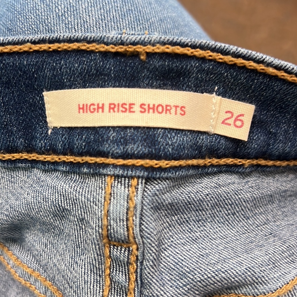 Levi High Rise Shorts - Picture 4 of 5